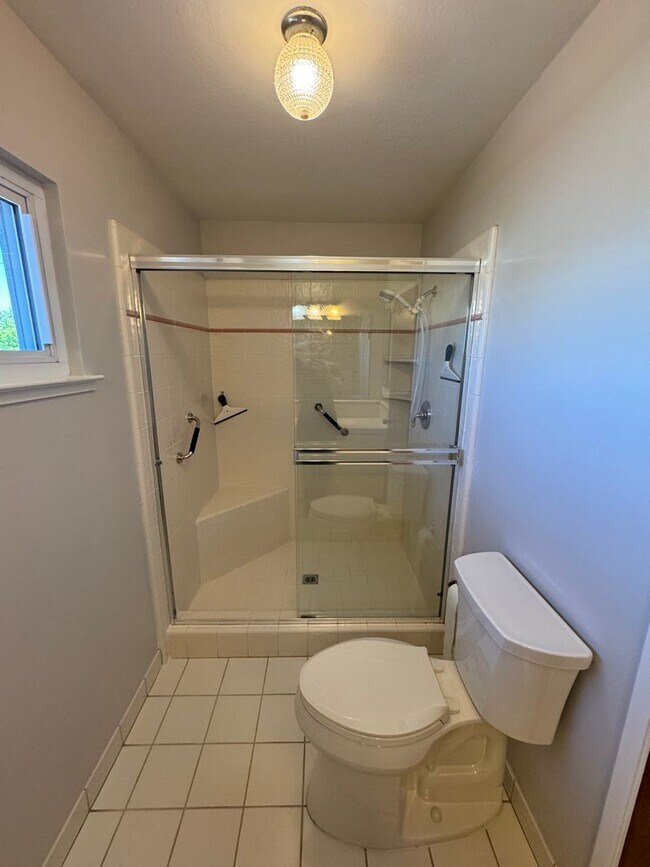 Foto del edificio - Charming Single-Family Home in Redwood City