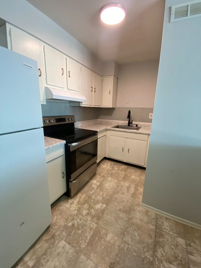Building Photo - 3737E Morganford