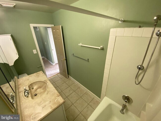 Building Photo - 10129 Irongate Way