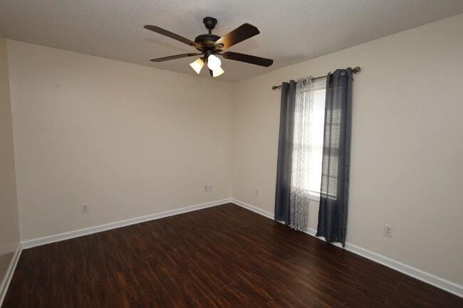 Building Photo - 1728 Eli Pl