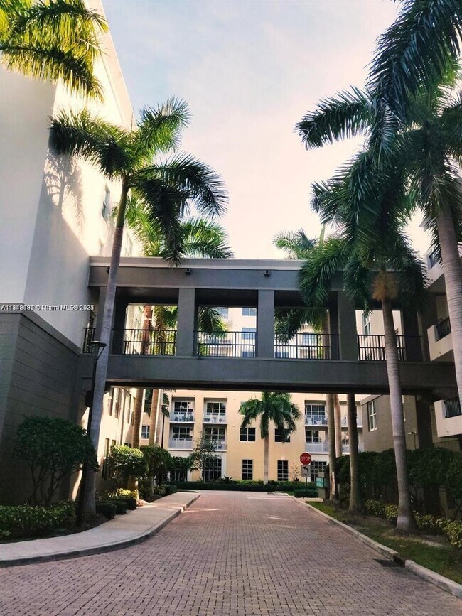 Foto del edificio - 2421 NE 65th St