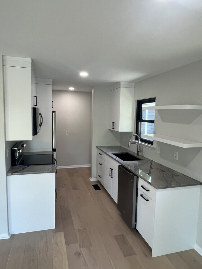 Foto del edificio - 220 Eveningside Dr