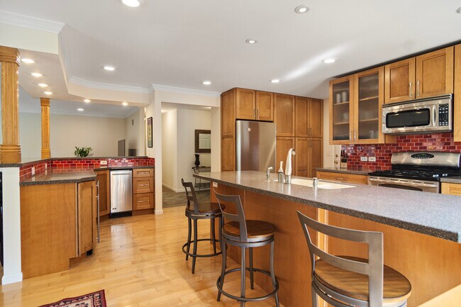 Foto del edificio - 812 Saratoga Ln