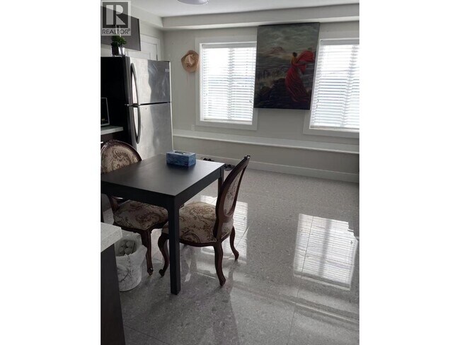 Photo du bâtiment - 3254 E 6th Ave
