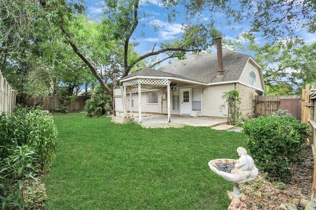 Foto del edificio - 14810 Cypress Ridge Dr