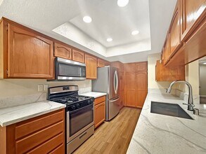 Building Photo - 6033 Estelle St