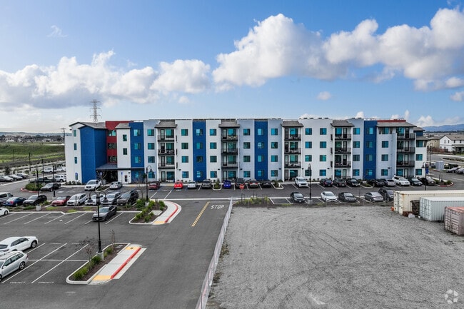Alternar - One Lake Family Apartments