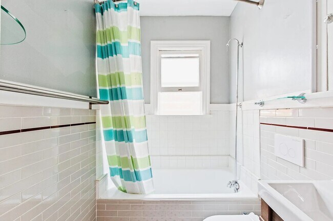 Baño - 1033 Grant St