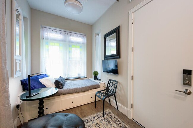 Building Photo - 1517 Corcoran St NW