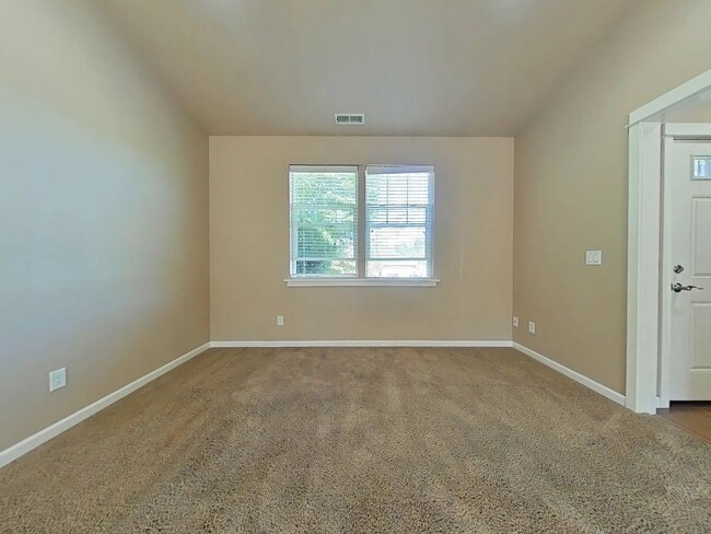 Building Photo - Luxurious Duplex in Corvallis