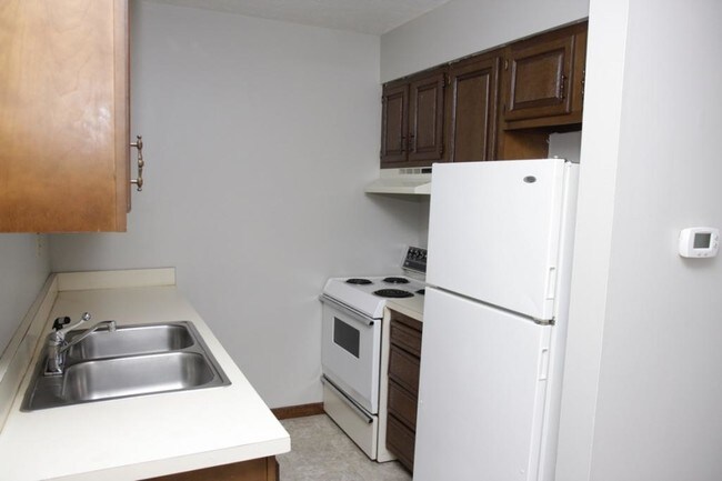 Building Photo - 1212 main ave, Unit Q, Nitro WV 25143