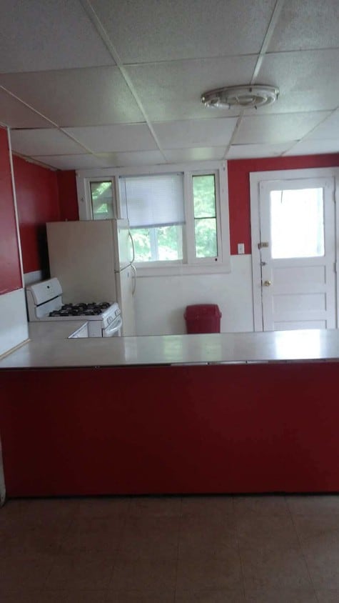 Large Eat-in Kitchen - 8 Roosevelt Ave