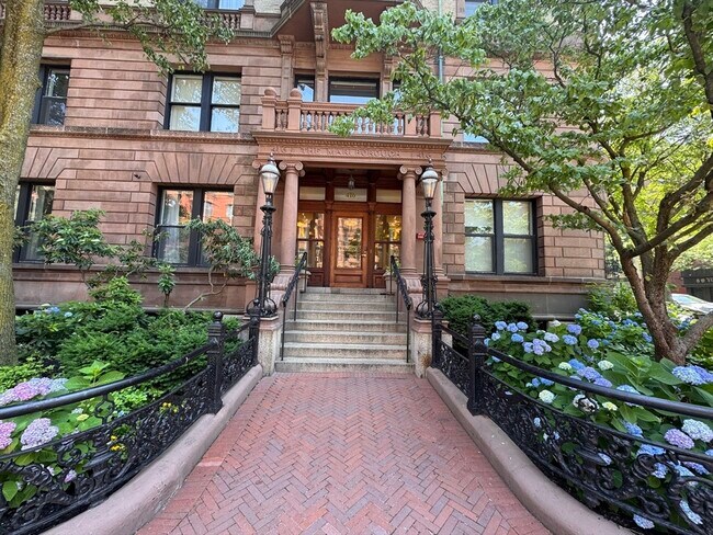 Building Photo - 416 Marlborough St
