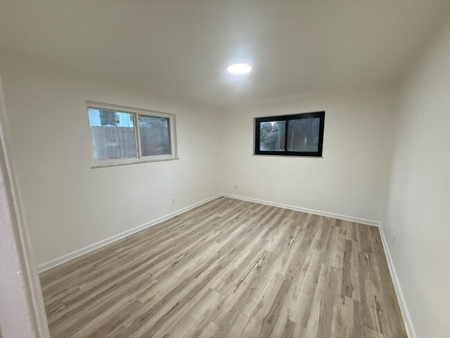 Building Photo - Kirkup Ave
