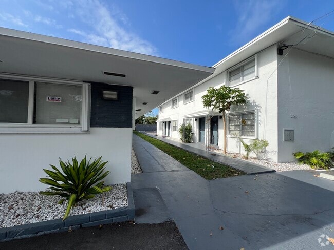 Building Photo - 2030 Apartments
