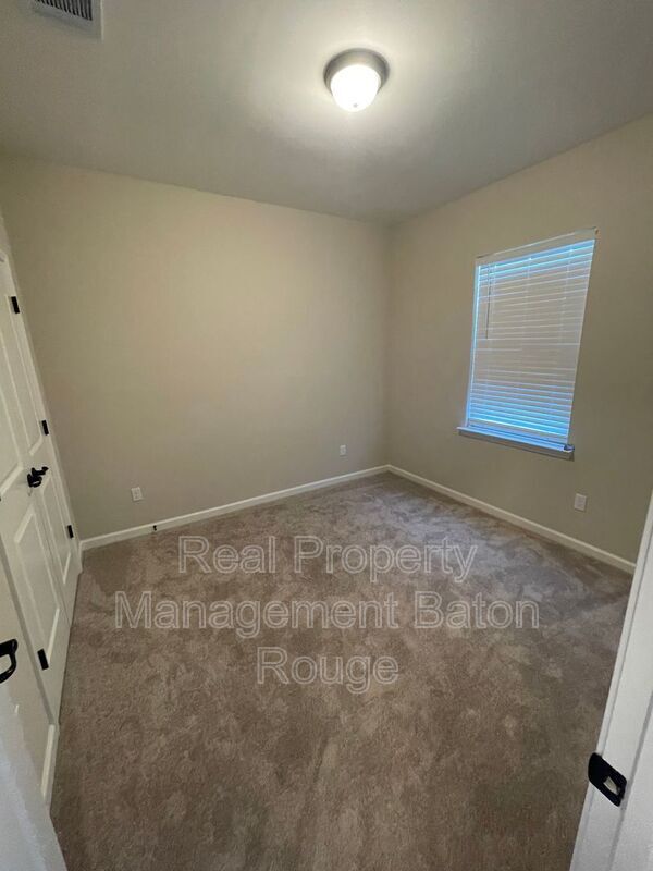 Building Photo - 17481 Berkshire Dr