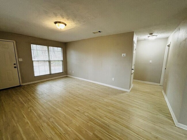 Building Photo - 229 Lawrence Rd