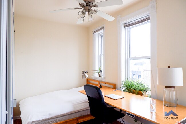 Foto del edificio - 2025 N Damen Ave