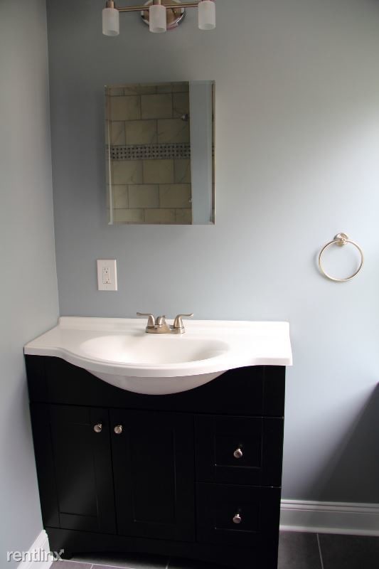 Building Photo - 2 br, 1 bath Apartment - 131 New St B Unit B