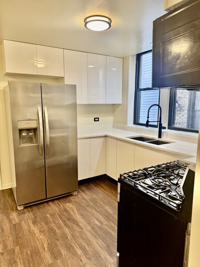 Foto del edificio - 7952 S Champlain Ave