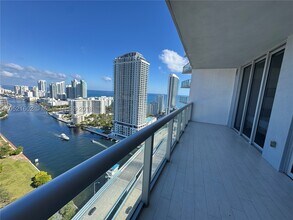 Building Photo - 2600 Hallandale Ave