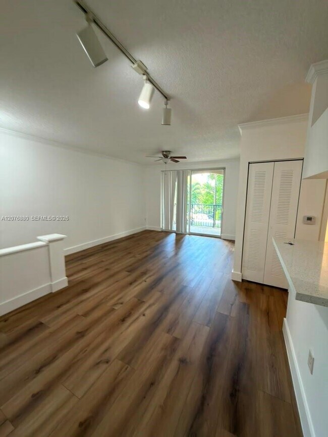 Foto del edificio - 17145 N Bay Rd