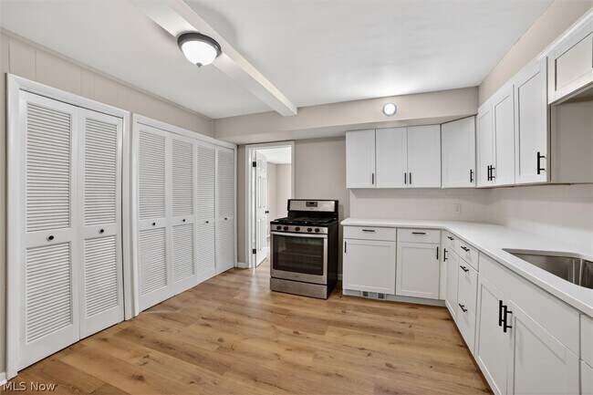 Foto del edificio - 681 E 258th St