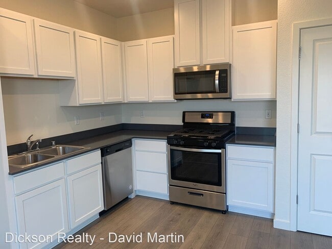 Building Photo - 4 br, 2.5 bath House - 8839 Wolf Moon Dr