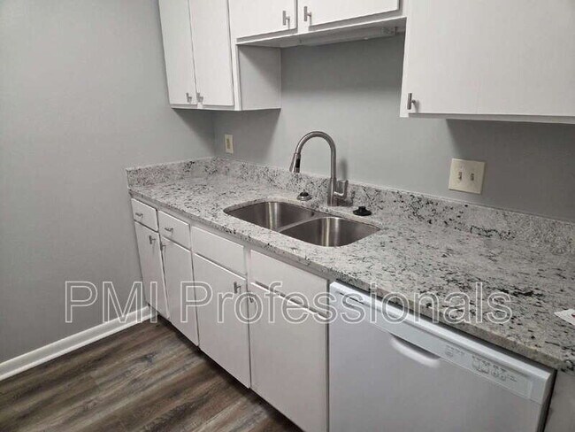 Foto del edificio - 2929 Selena Dr