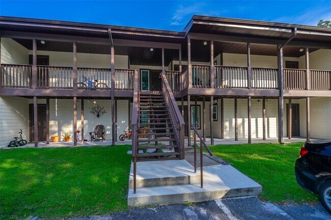 Building Photo - 104 Sandalwood Dr