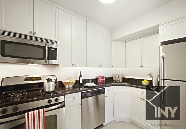 Building Photo - 250 S End Ave