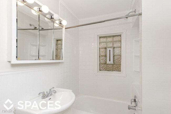 Building Photo - 1730 W Nelson St