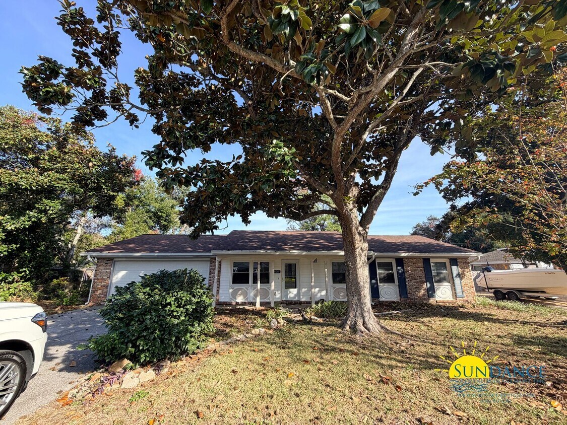 Primary Photo - Fully Updated Interior 4-Bedroom Home in Destin!