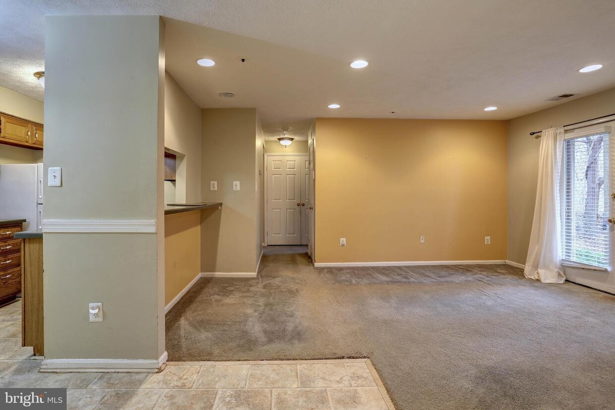 4708 Dorsey Hall Dr Unit 301, Ellicott City, MD 21042 Room for Rent