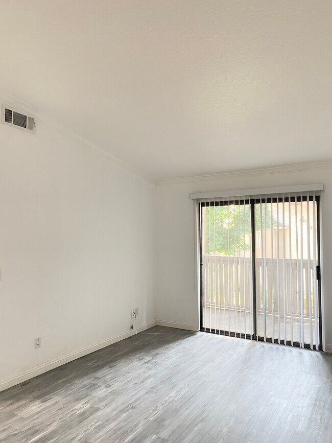 Living room - 1309 W Mission Blvd