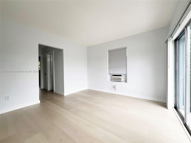 Foto del edificio - 5990 NE 4th Ct