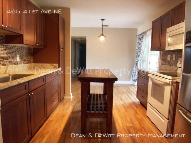 Building Photo - Snell Shores - Northeast St Pete 3/2 Home