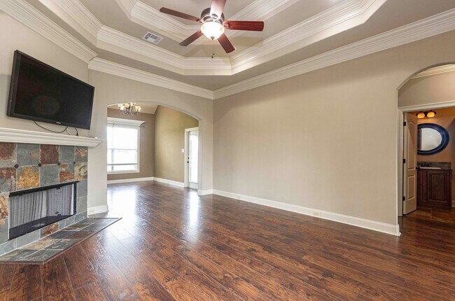 Building Photo - 3 bedroom 2 bath for rent