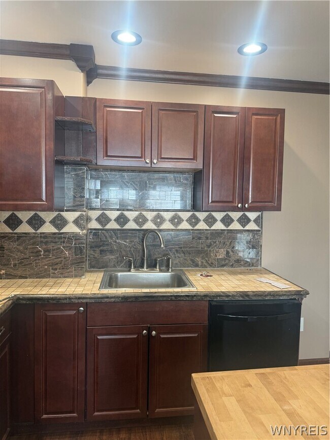 Foto del edificio - 80 Delaware Rd