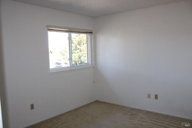 Building Photo - 1832 Village E Dr