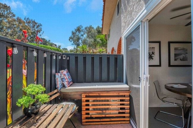 Building Photo - Charming 2BR Townhome in Del Mar