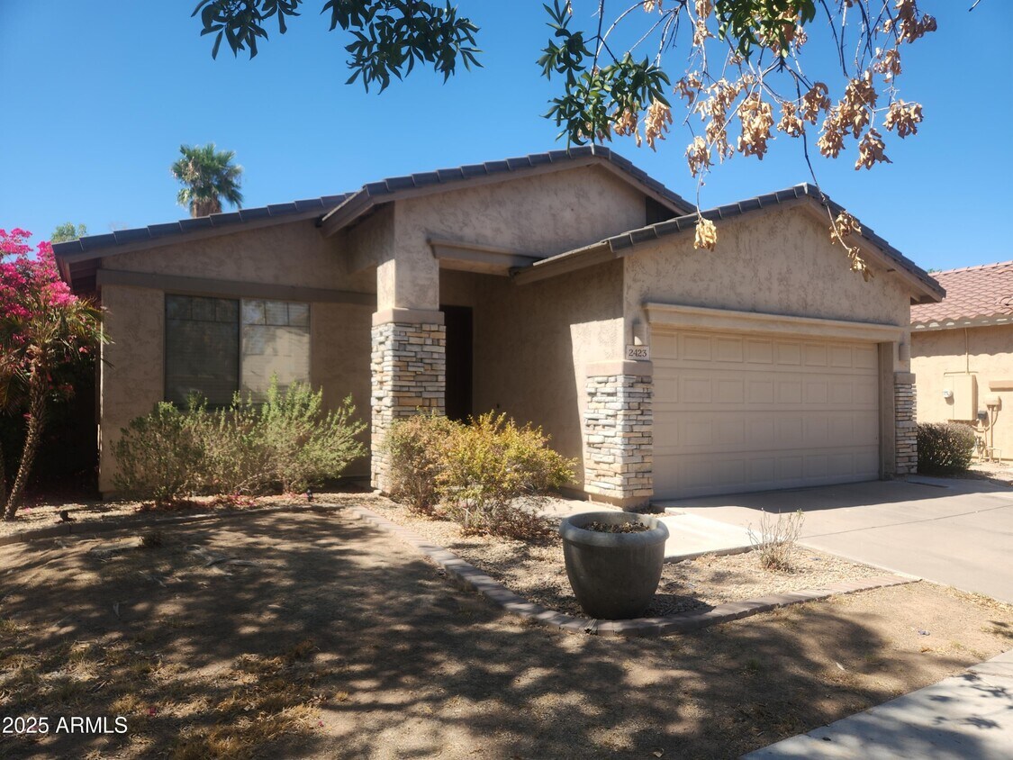 Foto principal - 2423 E Glass Ln