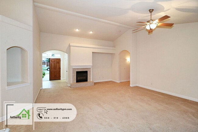 Building Photo - 618 Casa Buena St