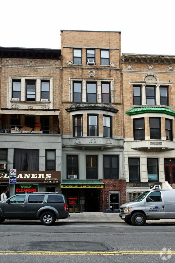 Building Photo - 218 W 79th St