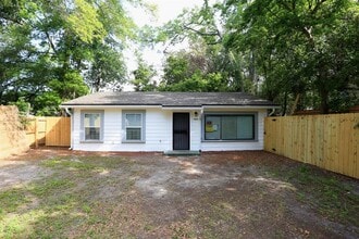 Building Photo - 1065 Winthrop St