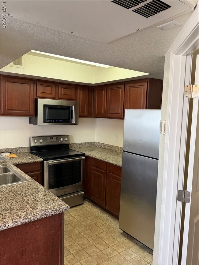 Foto del edificio - 6800 E Lake Mead Blvd