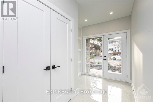 Building Photo - 861 Connaught Ave