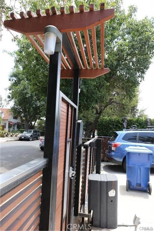 Foto del edificio - 1323 N Cherokee Ave