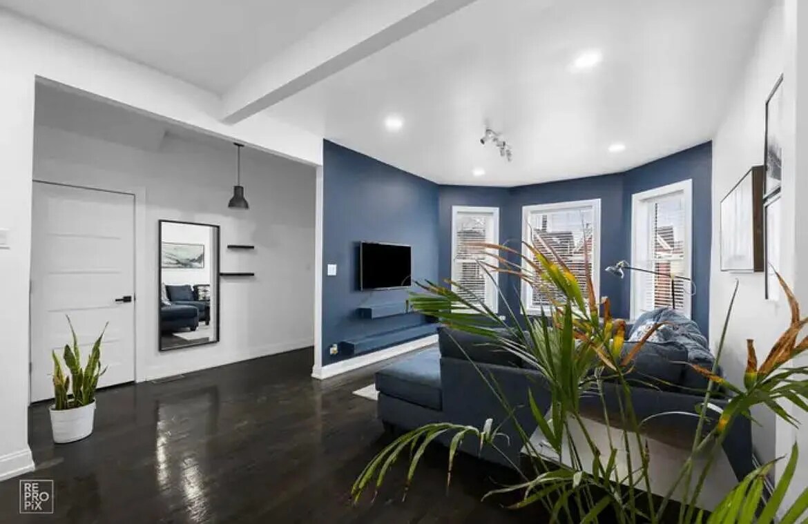 Foto principal - 5924 S Artesian Ave