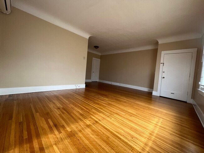 Sala de estar - 1642 La Fayette Rd